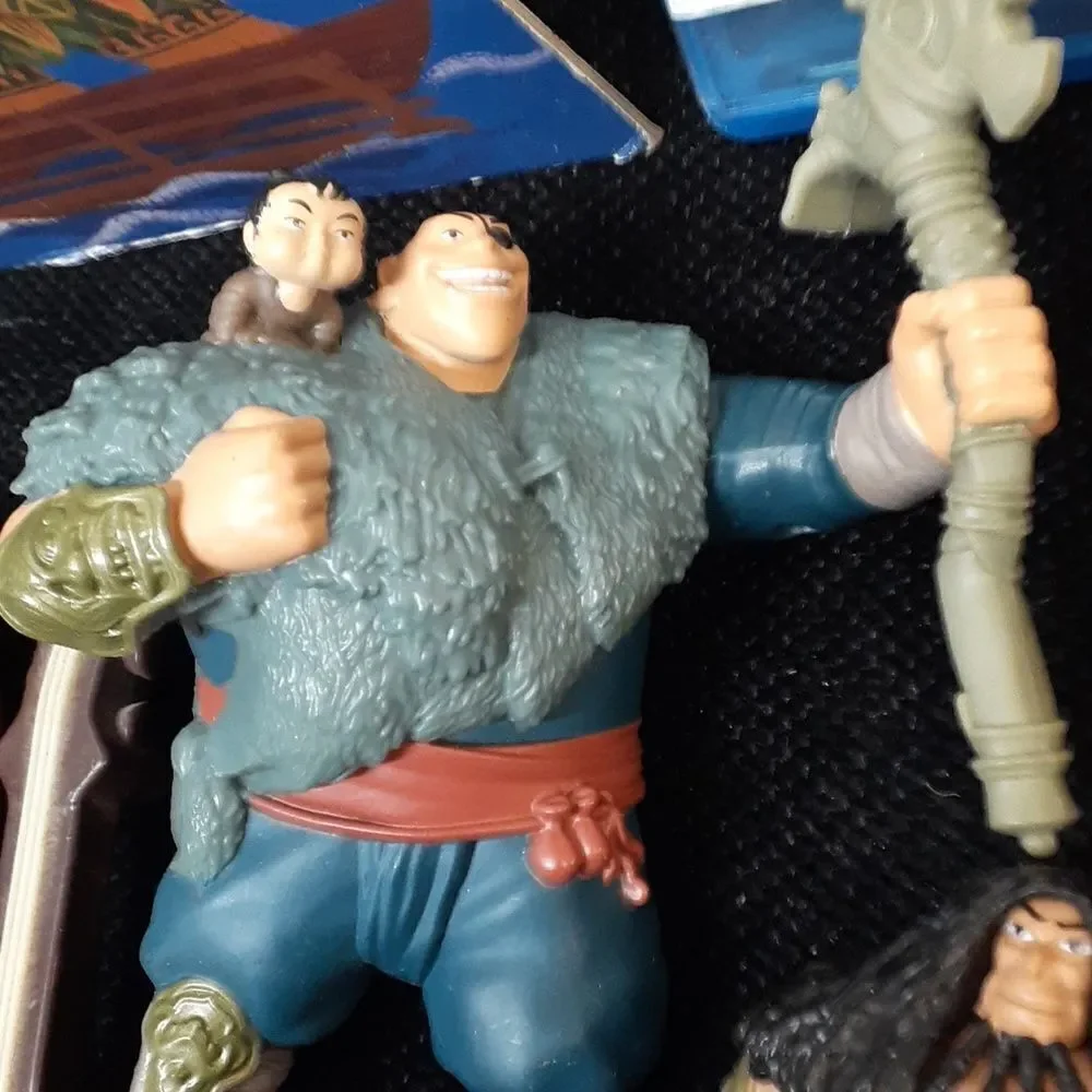 Disney's  Moana blu-ray DVD , book and collectible‎ action figures
